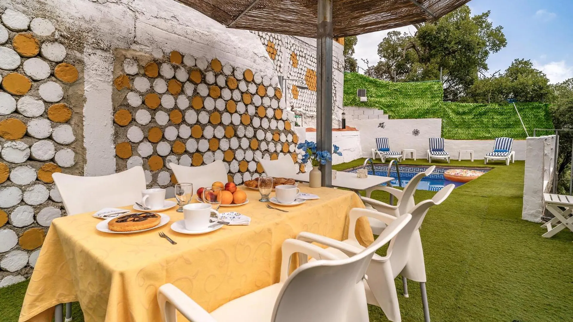 Stunning Home In Algatocin With Swimming Pool